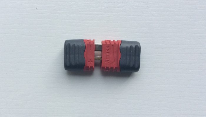 Conector Eléctrico Plug T con Protector